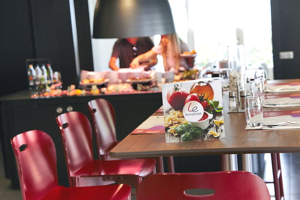 campanile chambray les tours