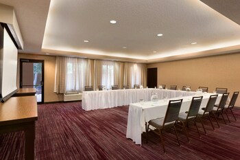 Courtyard Bloomington Normal,Mclean>>Bloomington,3 star