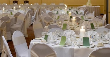 The Chateau Hotel And Conference Center,Near The Shoppes At College Hills,3 star