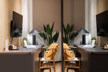 butterfly on prat boutique hotel tsim sha tsui