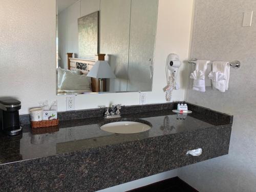 days inn and suites williston