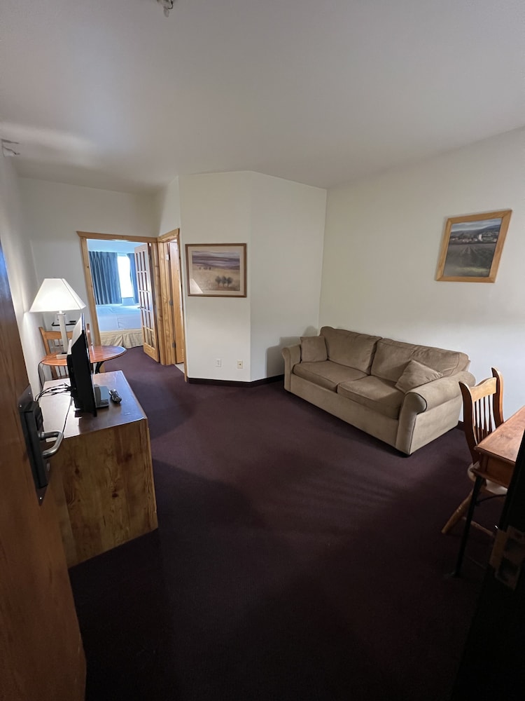 days inn and suites williston