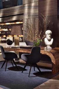 paramount times square