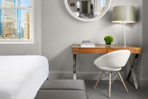 paramount times square