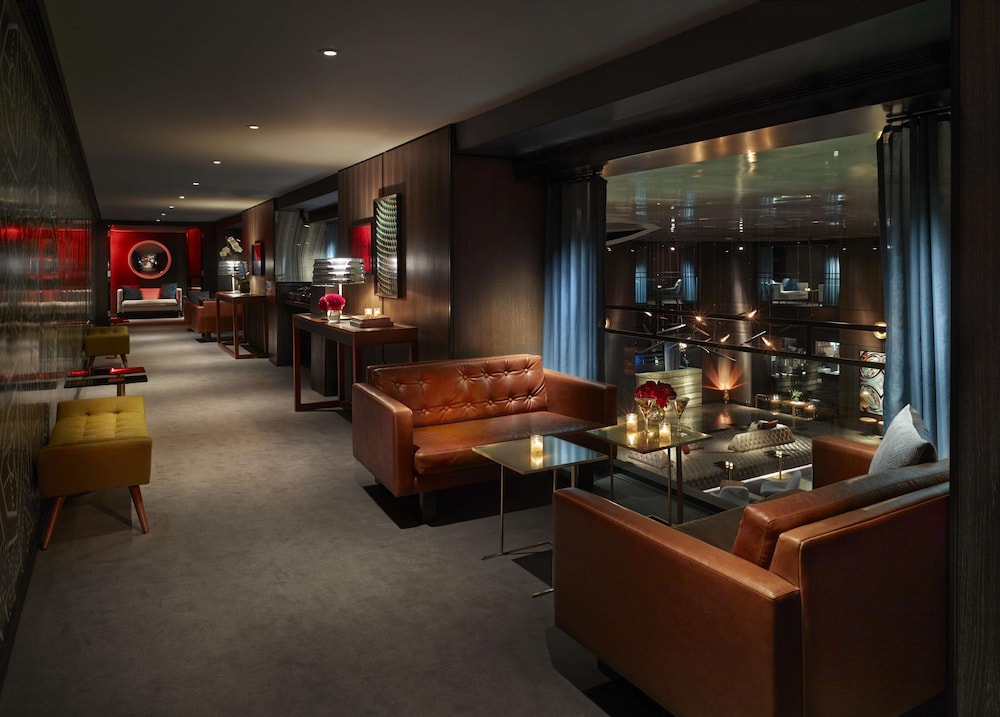 paramount times square