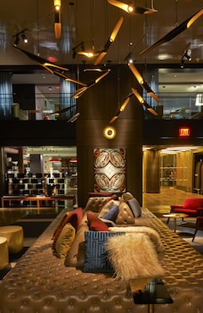 paramount times square