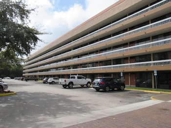 clarion inn orlando international drive icon park