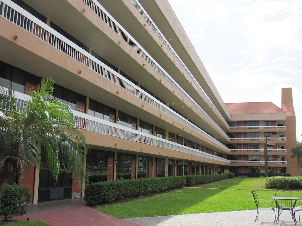 clarion inn orlando international drive icon park