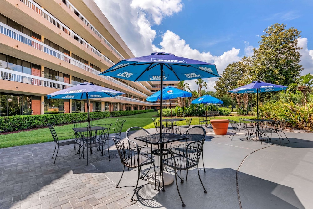 clarion inn orlando international drive icon park