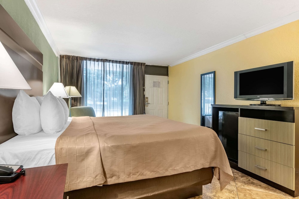 clarion inn orlando international drive icon park