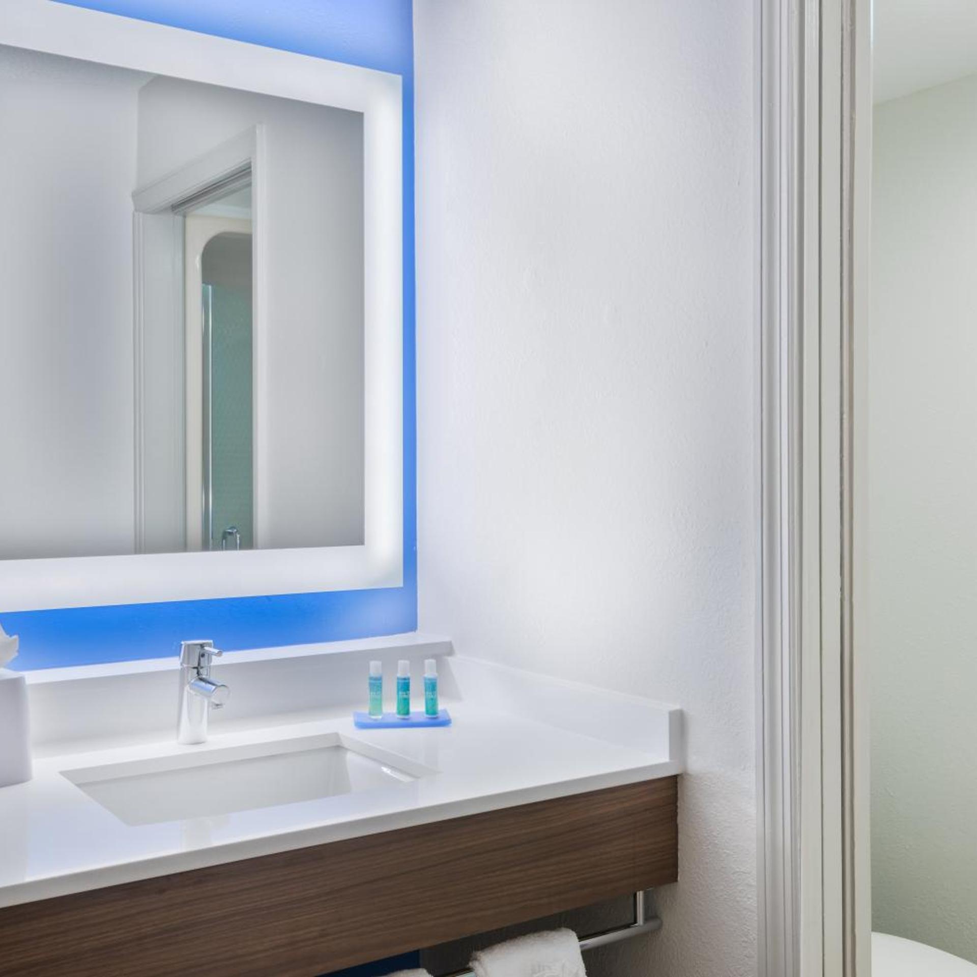 holiday inn express and suites nearest universal orlando by ihg