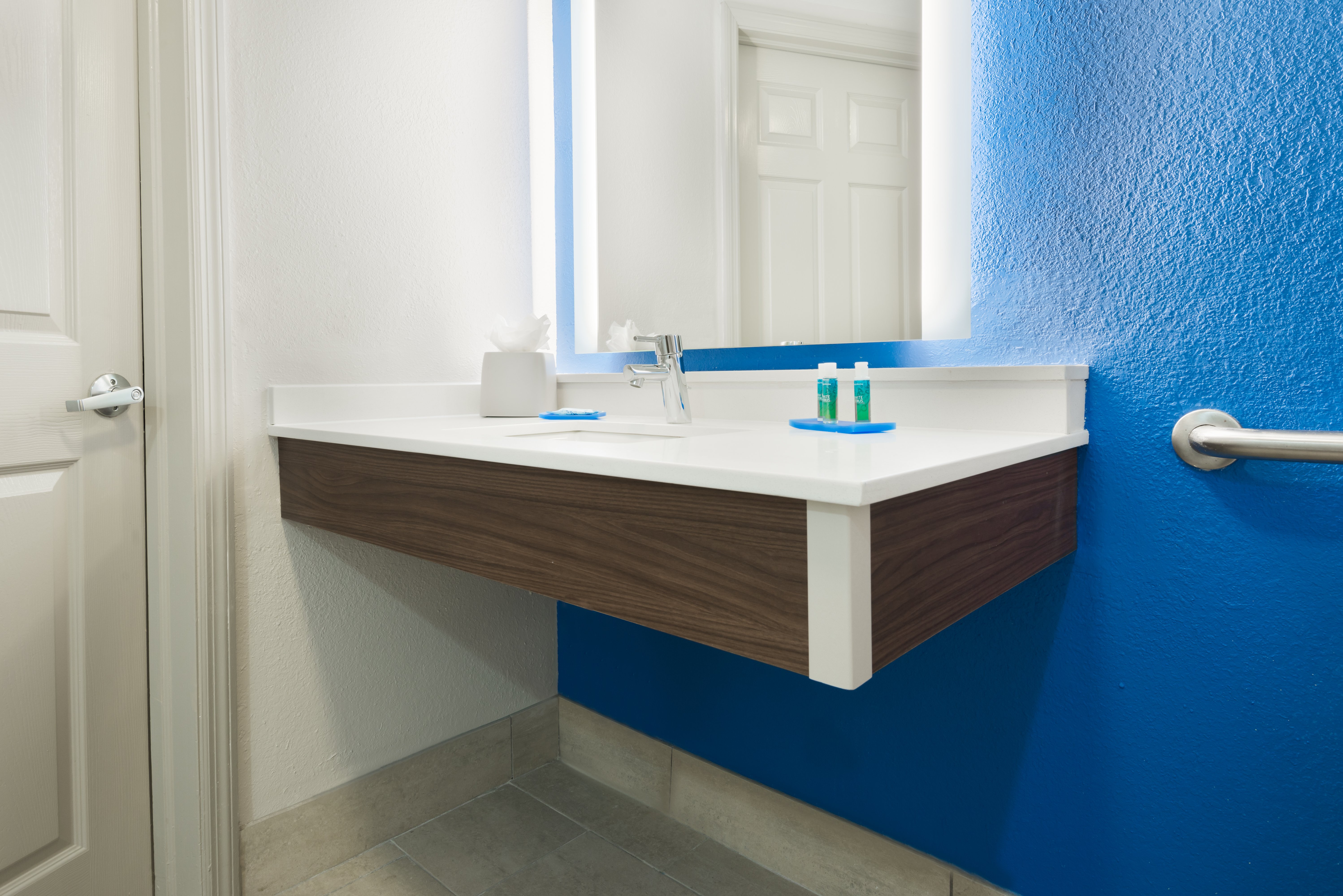 holiday inn express and suites nearest universal orlando by ihg