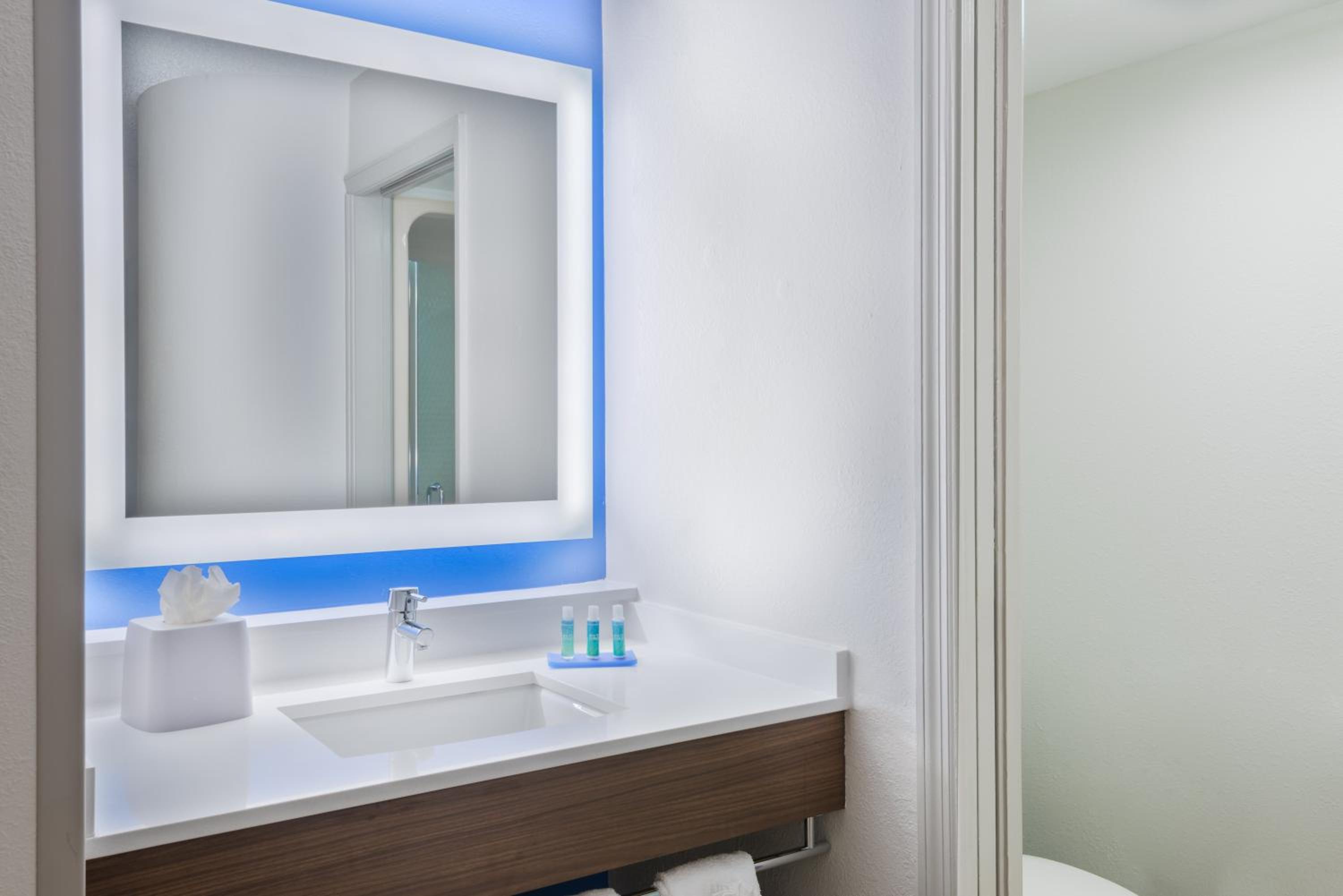 holiday inn express and suites nearest universal orlando by ihg