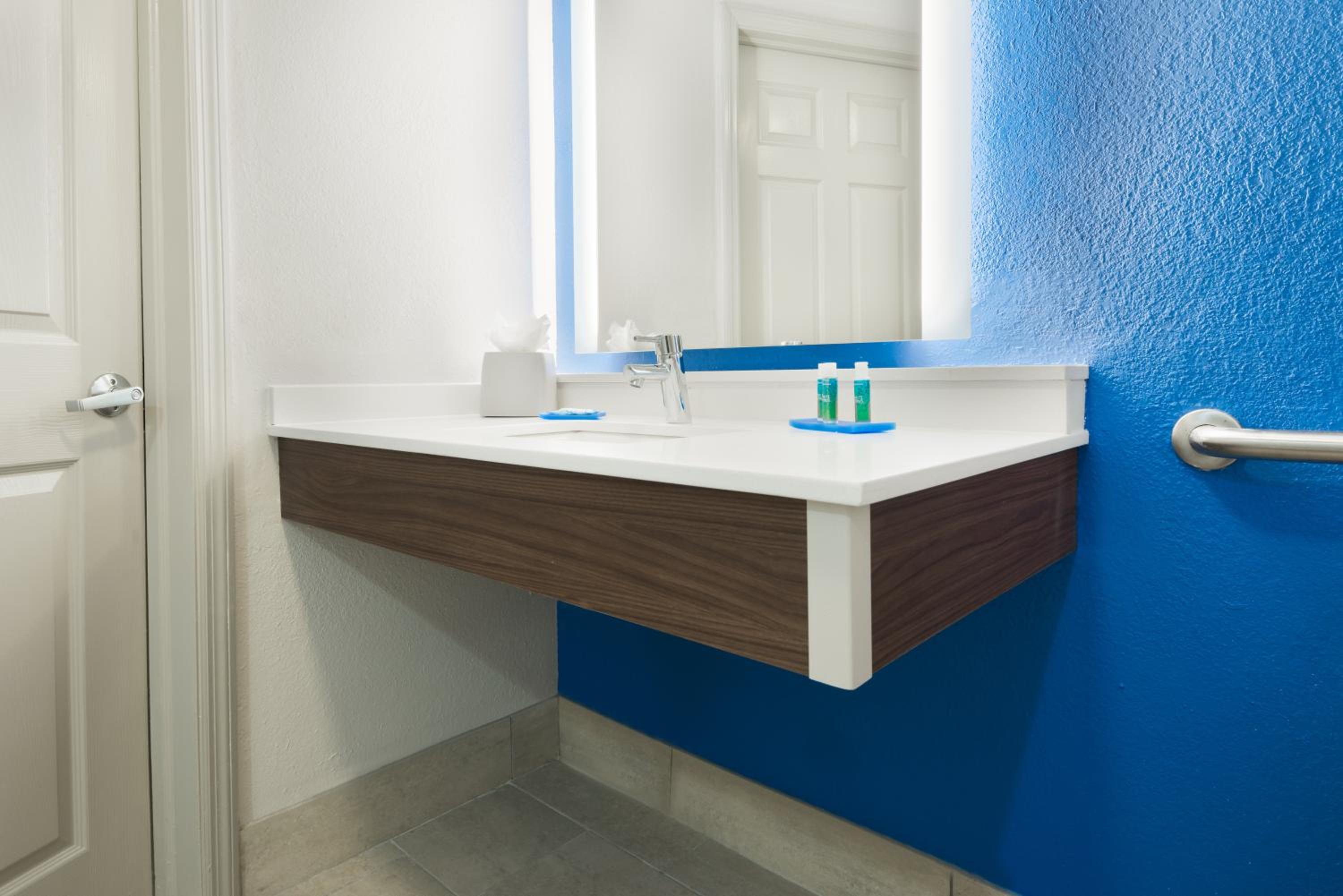 holiday inn express and suites nearest universal orlando by ihg