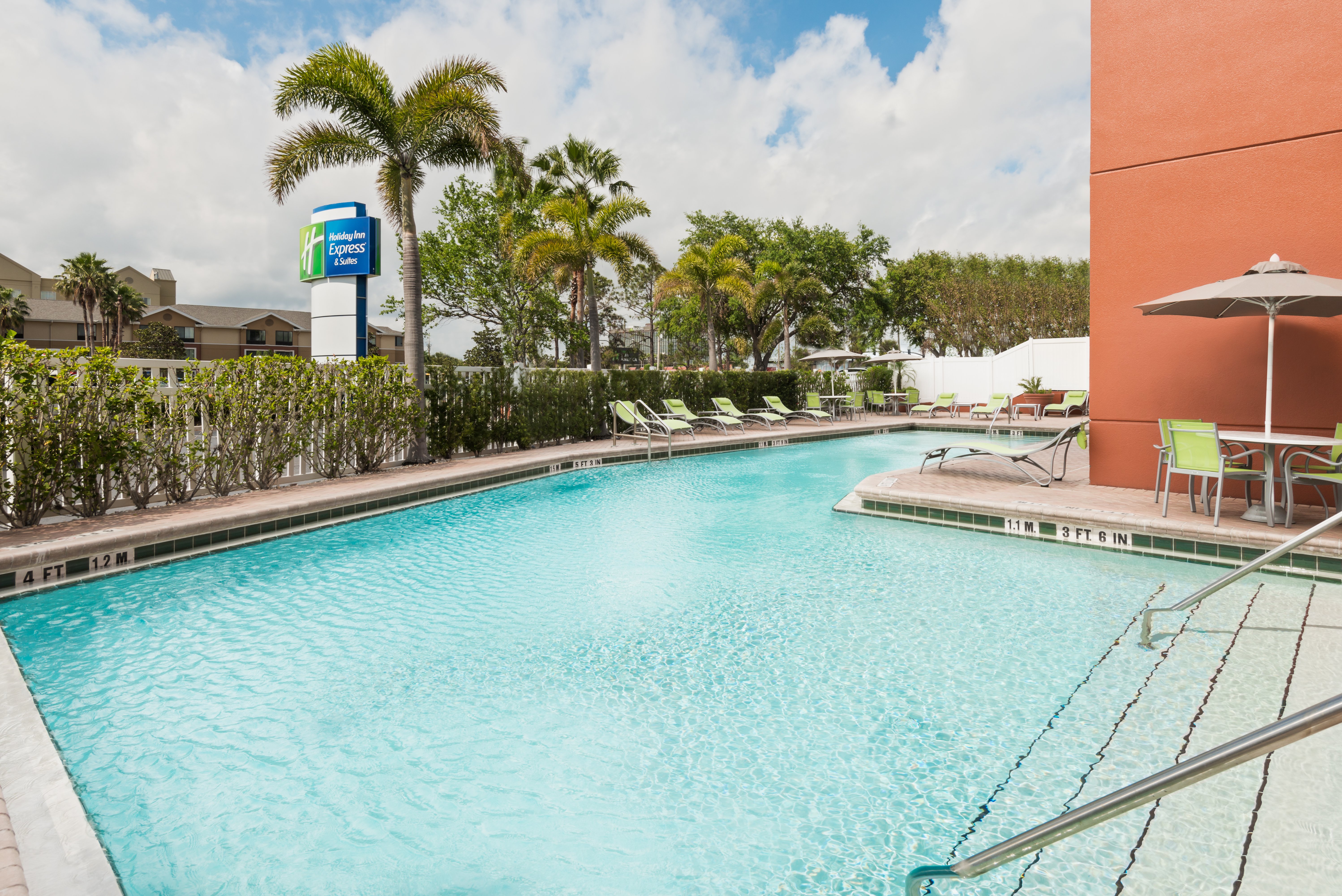 holiday inn express and suites nearest universal orlando by ihg