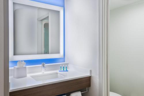 holiday inn express and suites nearest universal orlando by ihg