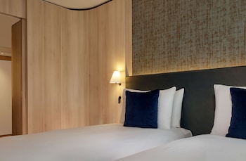 the westminster london curio collection by hilton