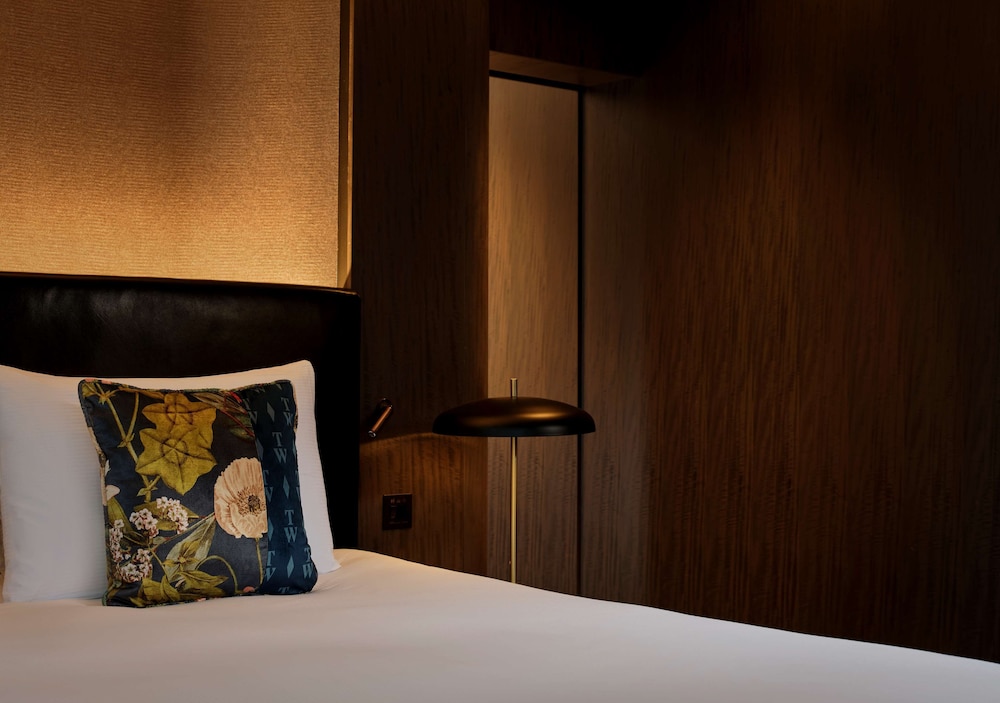 the westminster london curio collection by hilton