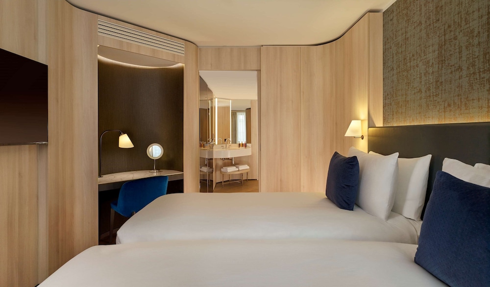 the westminster london curio collection by hilton