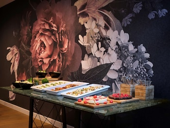 the westminster london curio collection by hilton