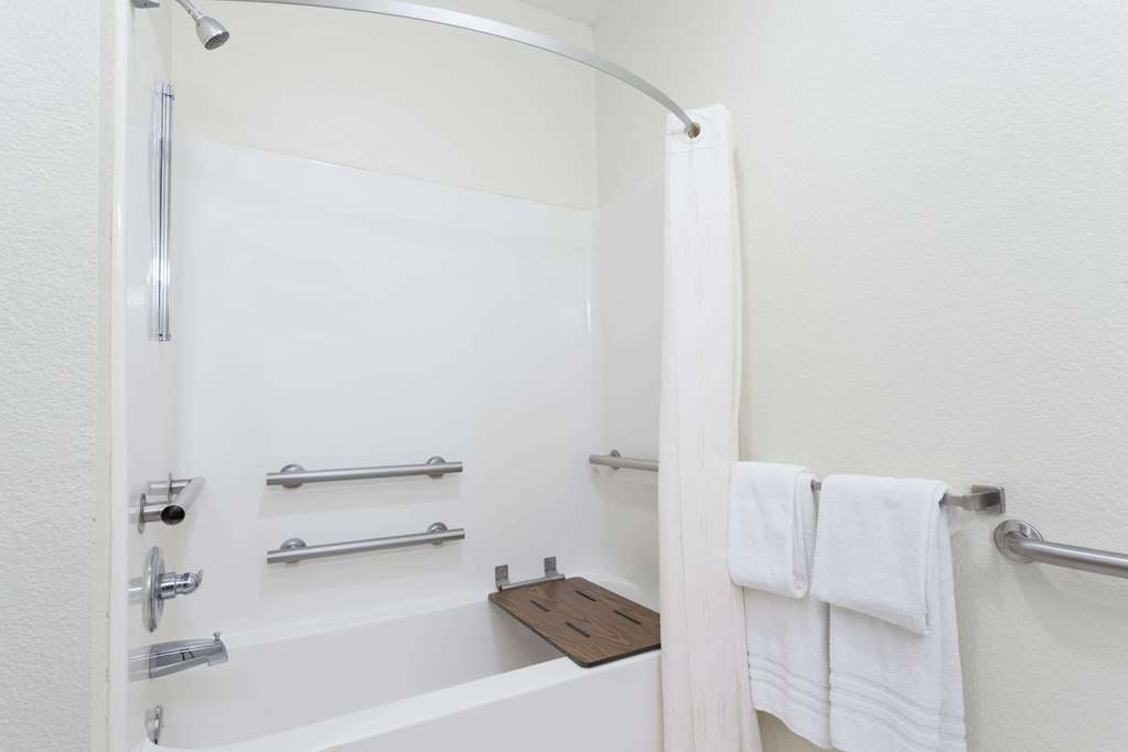 days inn by wyndham near kansas speedway