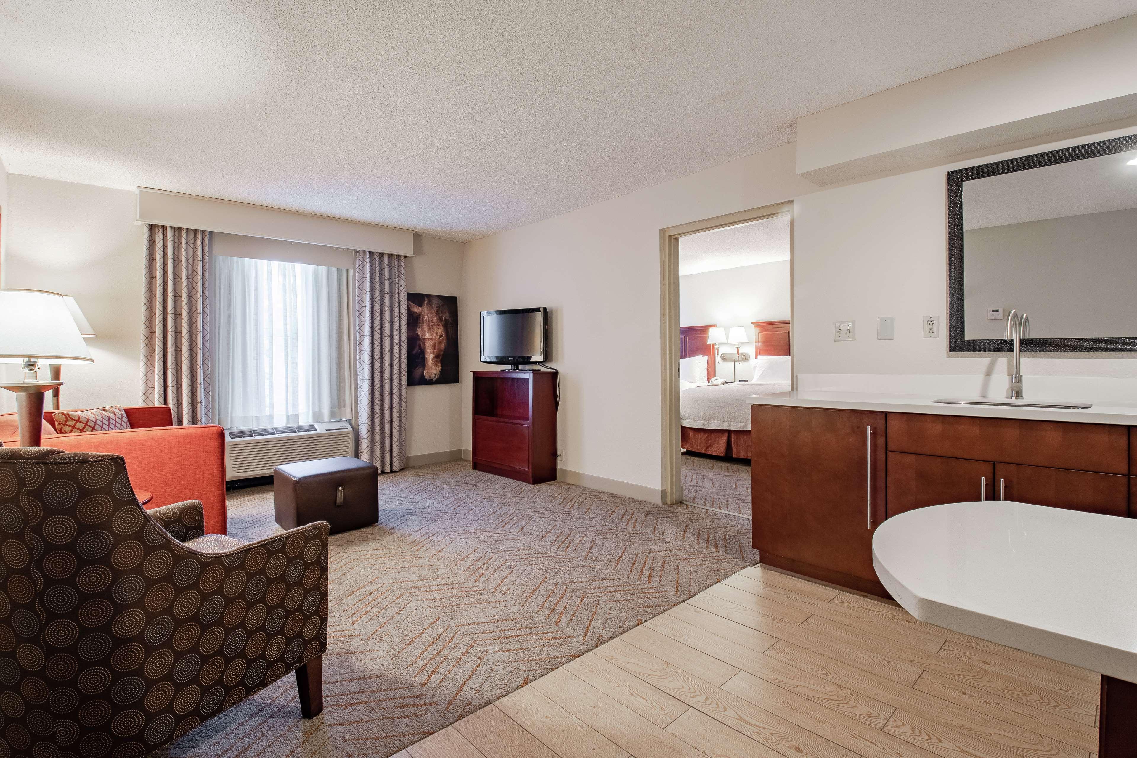 hampton inn and suites williamsburg richmond rd