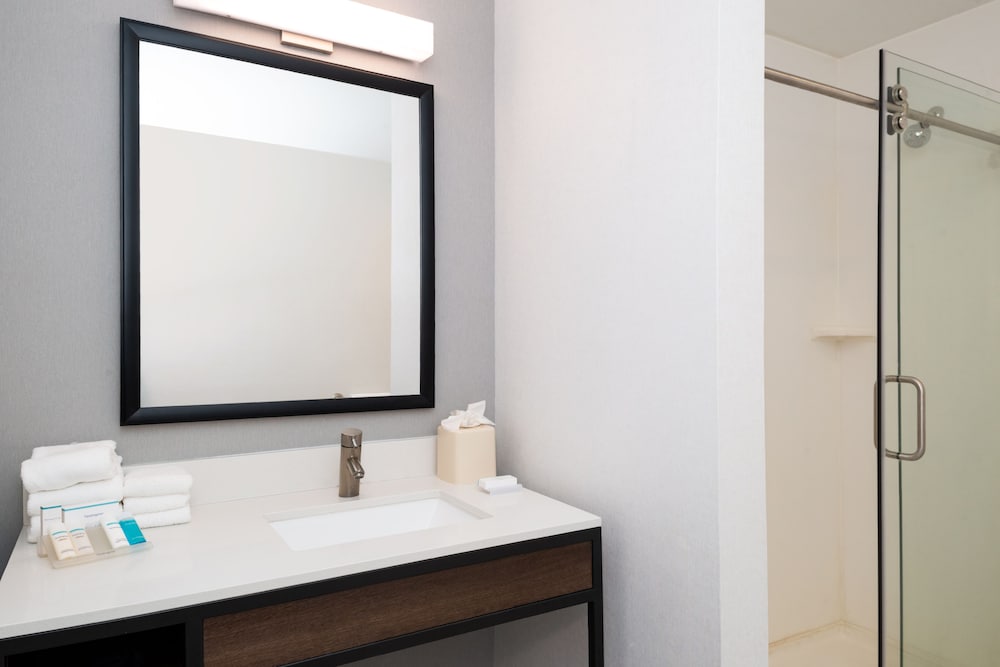 hilton garden inn baton rouge airport