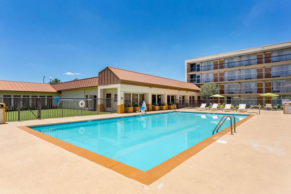 quality inn and suites baton rouge west port allen