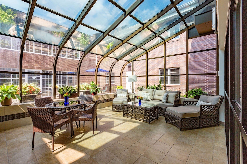 baymont by wyndham des moines airport