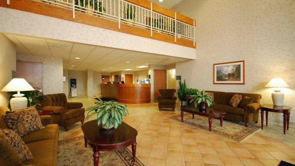 baymont by wyndham des moines airport