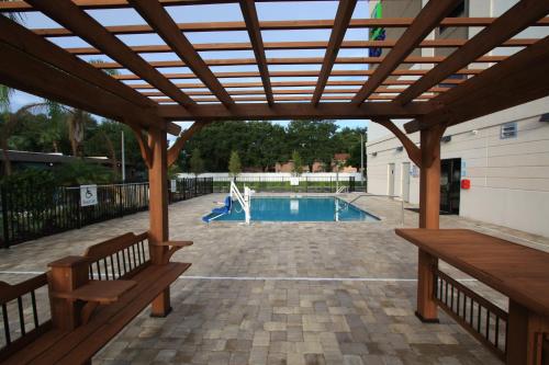 holiday inn express and suites lakeland south by ihg