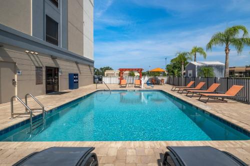 holiday inn express and suites lakeland south by ihg