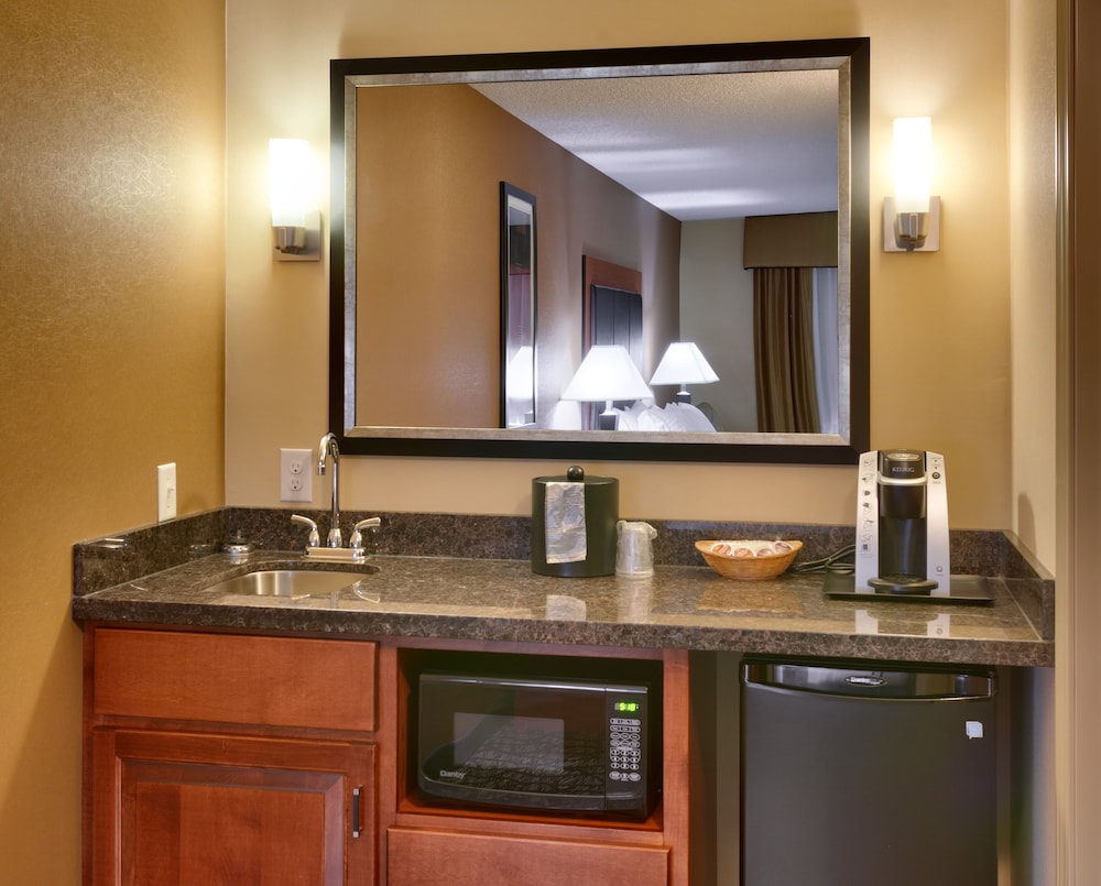 holiday inn express and suites grand junction by ihg
