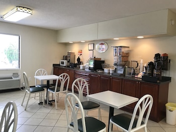 Super 8 By Wyndham Ashburn,Sylvester>>Ashburn,2 star