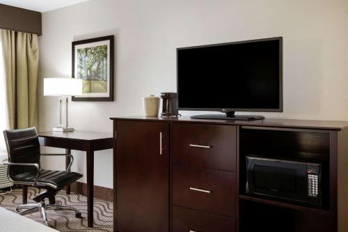 la quinta inn and suites by wyndham lagrange i 85