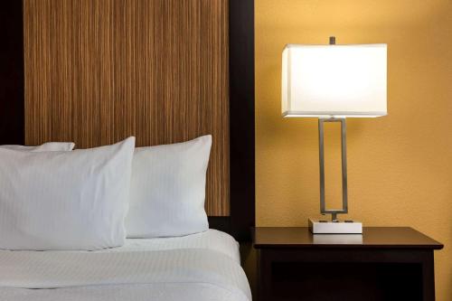 la quinta inn and suites by wyndham lagrange i 85