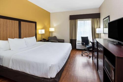 la quinta inn and suites by wyndham lagrange i 85