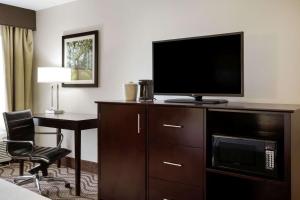 la quinta inn and suites by wyndham lagrange i 85