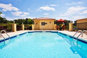 la quinta inn and suites by wyndham lagrange i 85