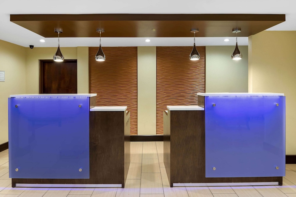 la quinta inn and suites by wyndham lagrange i 85