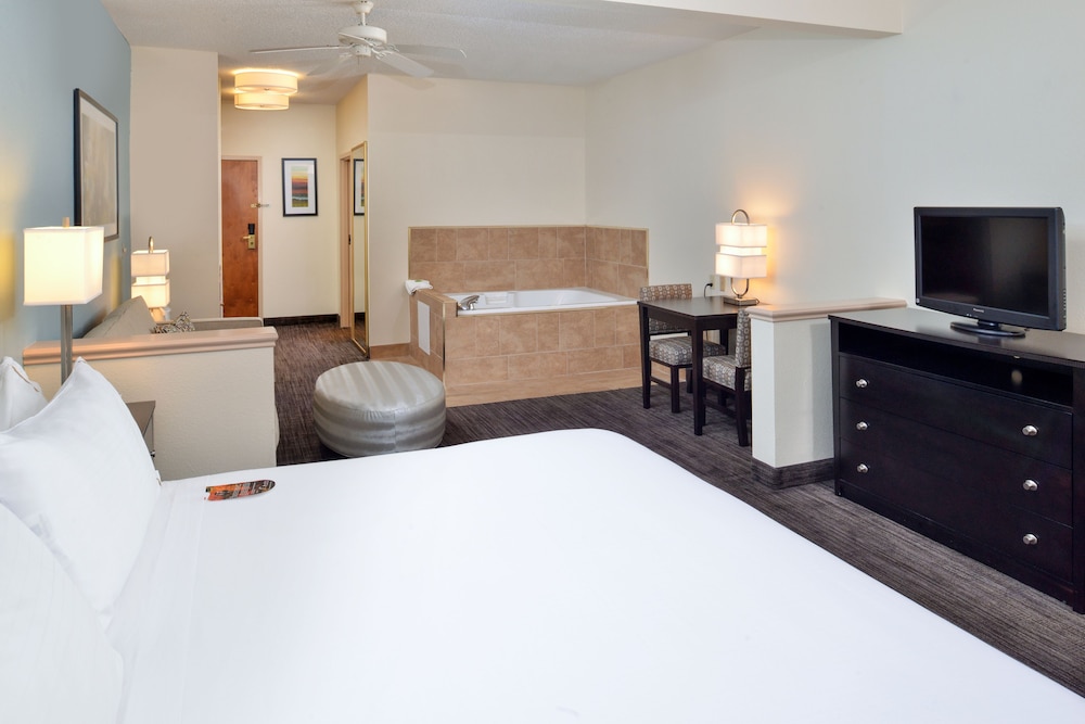 holiday inn express and suites st joseph by ihg