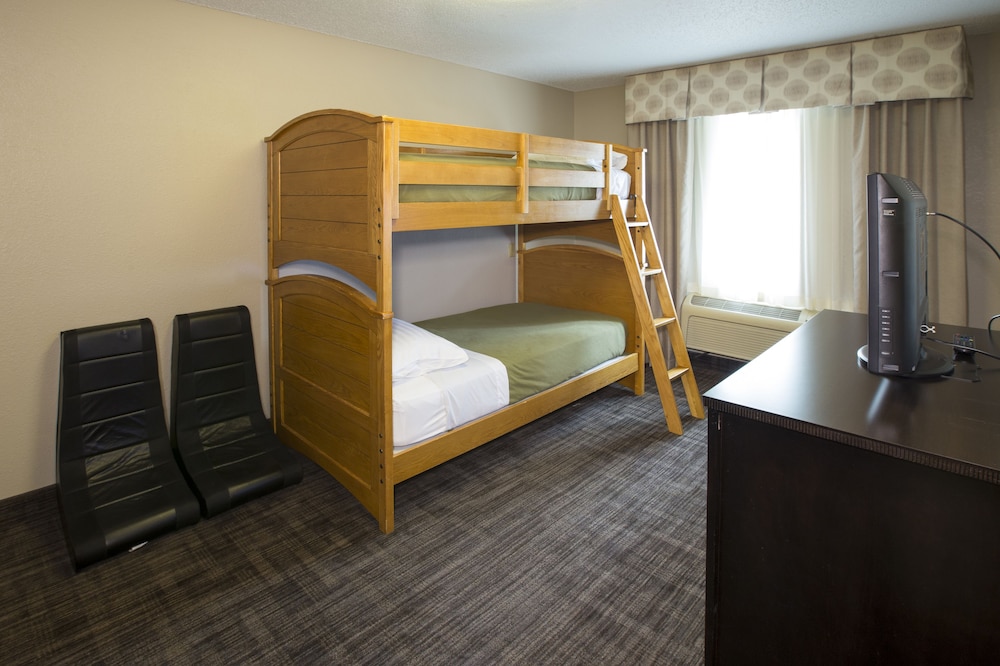 holiday inn express and suites st joseph by ihg