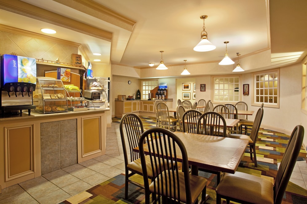 holiday inn express and suites st joseph by ihg