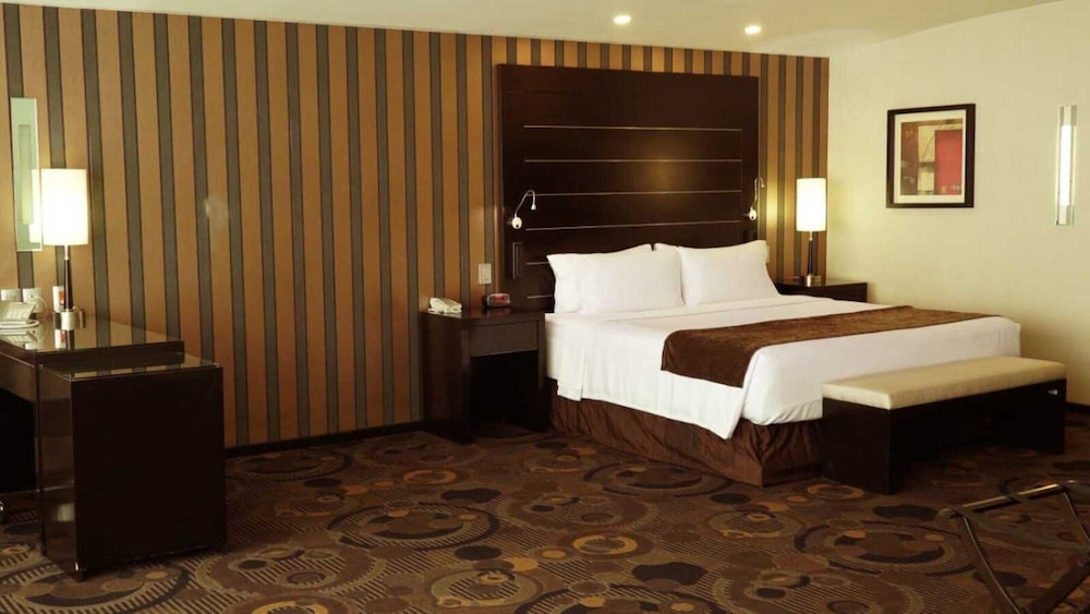 crowne plaza toluca lancaster by ihg