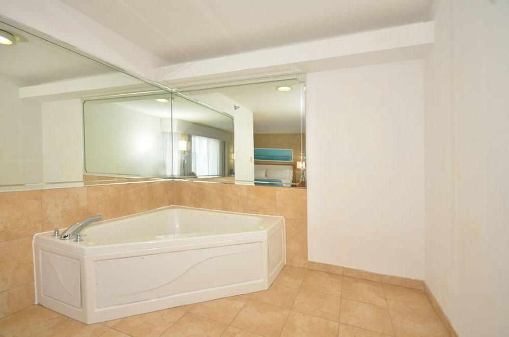 holiday inn express and suites farmington by ihg
