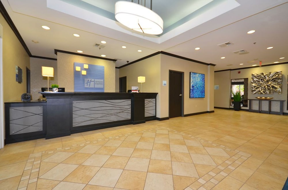 holiday inn express and suites farmington by ihg