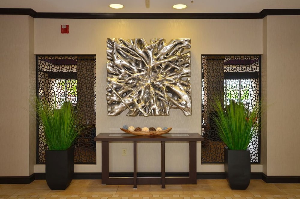 holiday inn express and suites farmington by ihg