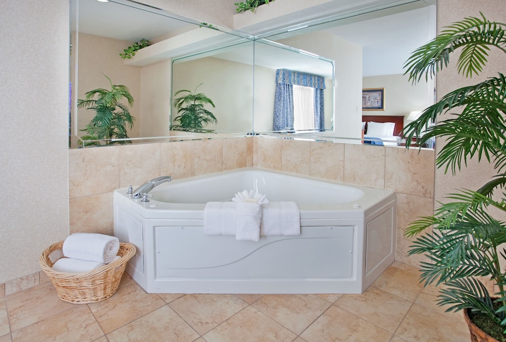 holiday inn express and suites farmington by ihg