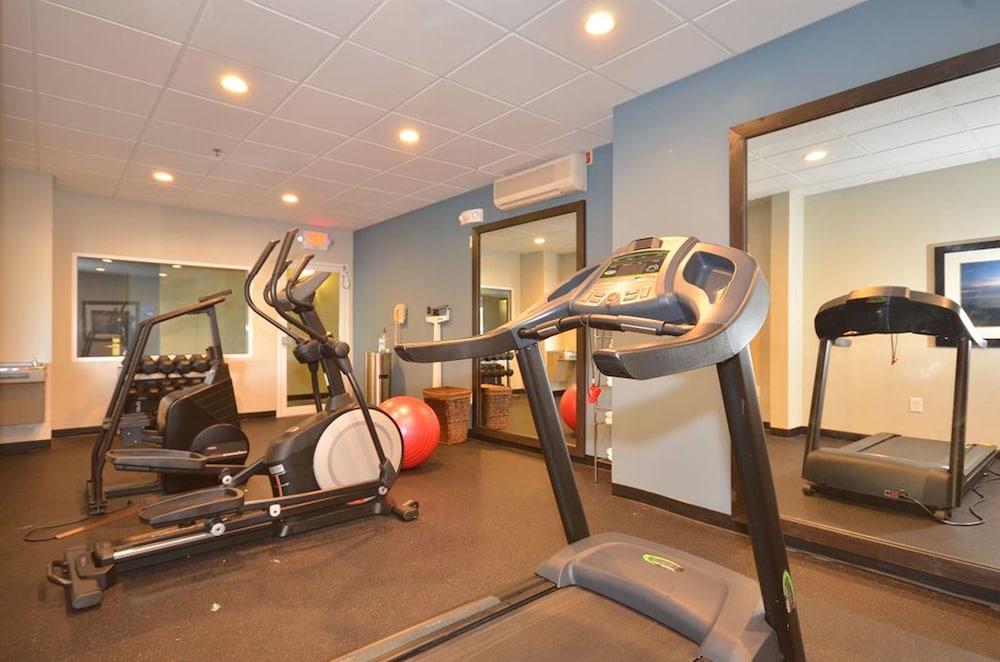 holiday inn express and suites farmington by ihg