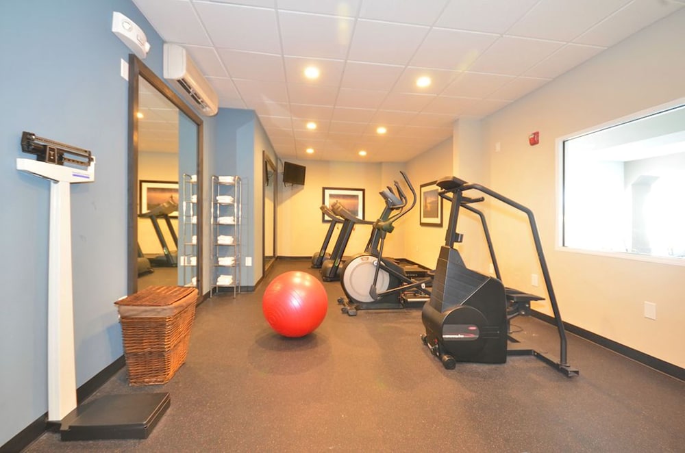 holiday inn express and suites farmington by ihg